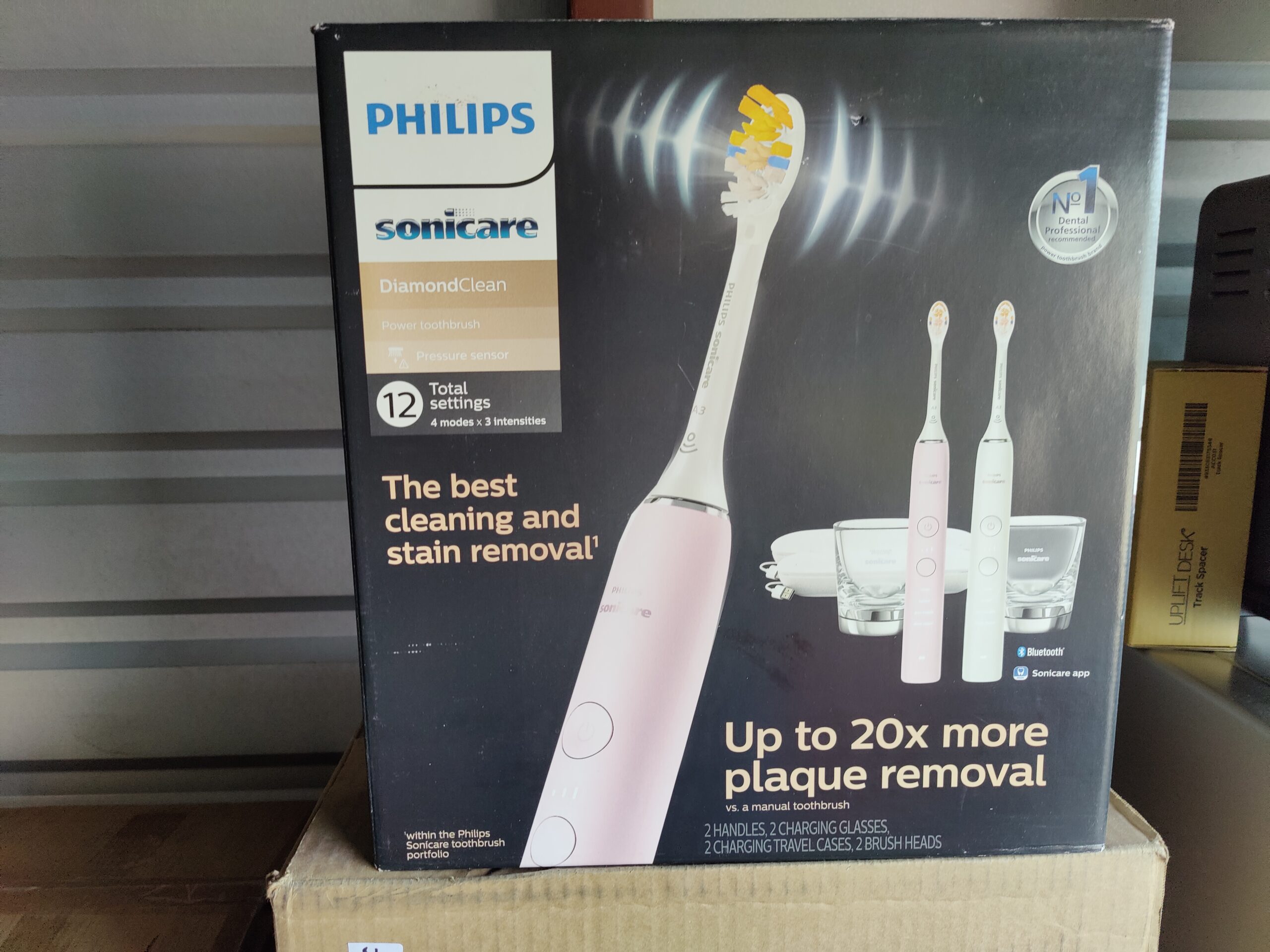 Philips Sonicare DiamondClean Rechargeable Electric Toothbrush Pink and White